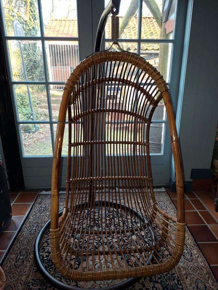 Vintage 1960s Eggchair in Doorleefde Staat, Tuin en Terras, Tuinstoelen, Rotan, Ophalen of Verzenden