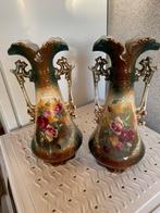 Twee Antieke Vazen met Rozenmotief, Ophalen