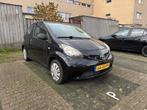 Toyota Aygo 2007 | Zwart | Nieuwe All-Weather Banden |, Auto's, Voorwielaandrijving, 4 stoelen, Origineel Nederlands, Handgeschakeld