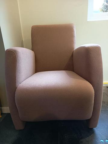 mooie en nette fauteuil, stevige en ondiepe zit  beschikbaar voor biedingen