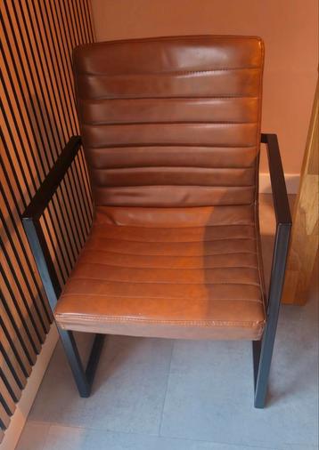 6 eetstoelen cognac beschikbaar voor biedingen