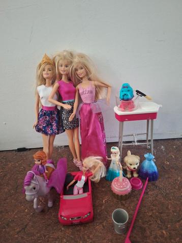 Barbie poppen en accessoires set beschikbaar voor biedingen