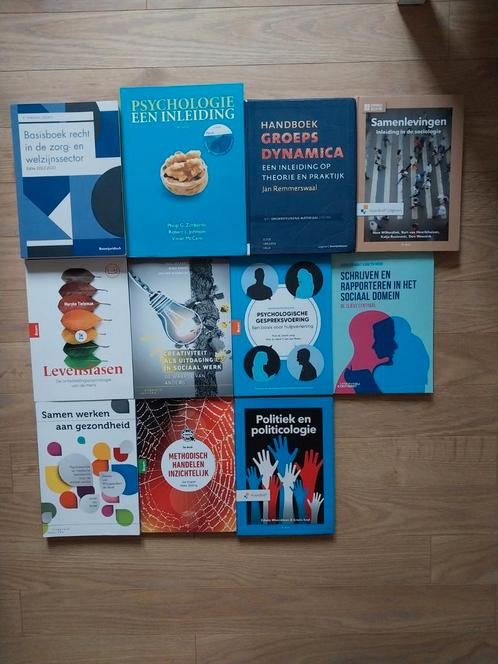 Schoolboeken Social Work jaar 1 (Hogeschool Saxion), Boeken, Studieboeken en Cursussen, Zo goed als nieuw, HBO, Alpha, Ophalen of Verzenden