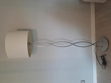 Nieuwe vloerlamp rvs met beige kap 1.50 in totaal hoog