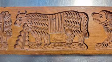 Antieke speculaasplank met 3 beesten beschikbaar voor biedingen