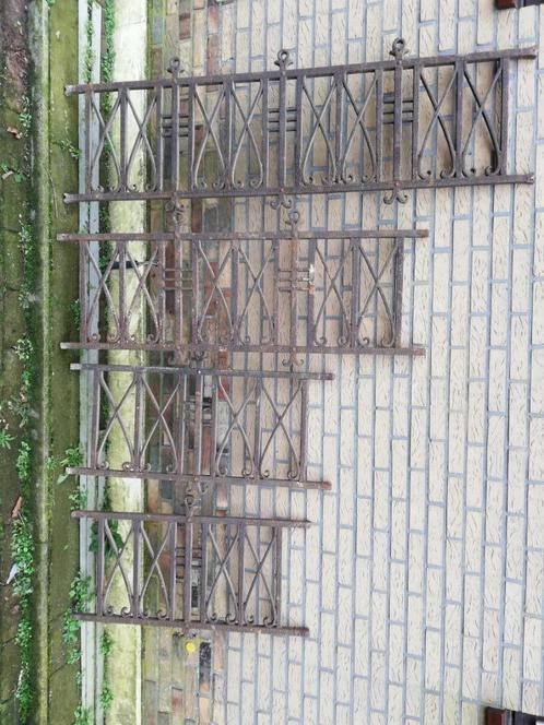 4 Zware stoere raamhekken, 168 - 136 - 103 en 95 cm lang, Antiek en Kunst, Antiek | Overige Antiek, Ophalen
