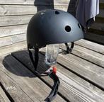 Mooi zwarte stuntstep helm (verstelbaar!), Sport en Fitness, Overige Sport en Fitness, StuntStep, Ophalen of Verzenden, Zo goed als nieuw