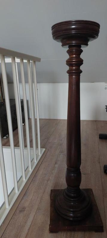 Houten Plantenstandaard / Sokkel beschikbaar voor biedingen