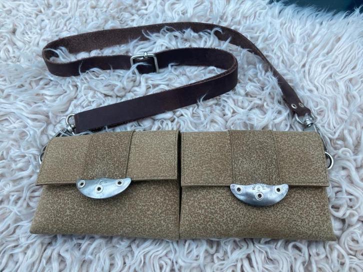 Liefslien Hipstar small kleur: zand bruin leer crossbody tas, Sieraden, Tassen en Uiterlijk, Tassen | Schoudertassen, Nieuw, Overige merken