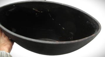 Bloempot ovaal zwart~Keramiek~27 cm breed 16 cm hoog beschikbaar voor biedingen