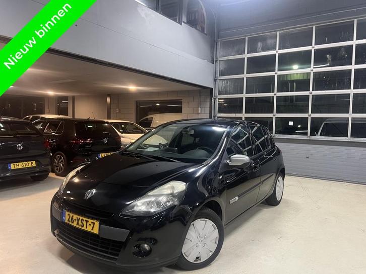 Renault Clio 1.5 dCi Night&Day Navigatie Leer Bluetooth, Auto's, Renault, Bedrijf, Clio, ABS, Adaptieve lichten, Airbags, Airconditioning