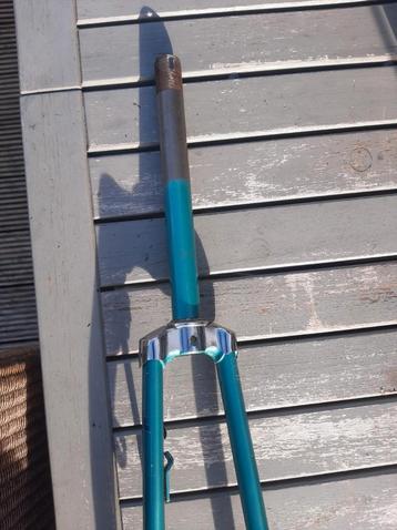 GEVRAAGD voorvork oudere fiets beschikbaar voor biedingen