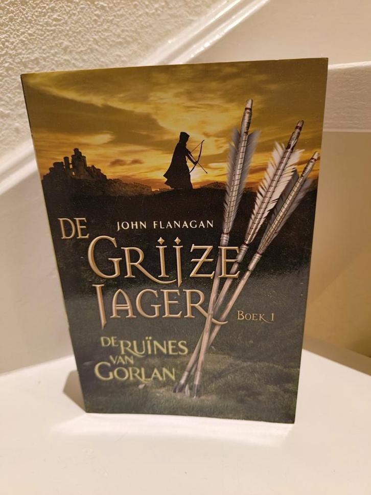 De Grijze Jager - De Ruïnes van Gorlan, Boeken, Fantasy, Gelezen, Ophalen of Verzenden