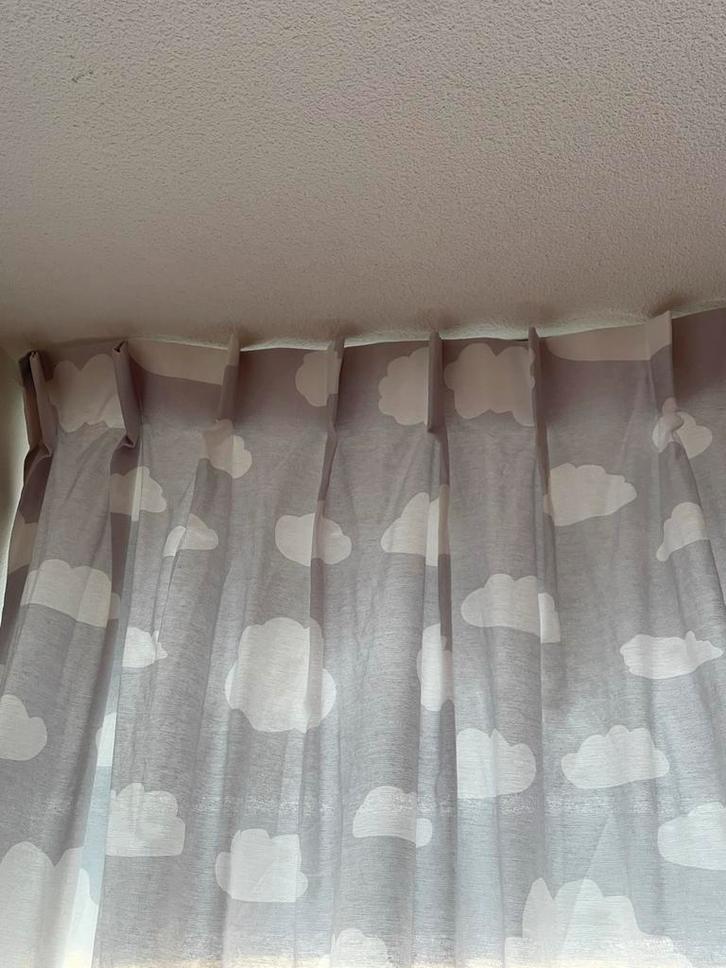 Gordijnen met wolkjes, 2.50m lang, 2.70m breed, Huis en Inrichting, Stoffering | Gordijnen en Lamellen, Zo goed als nieuw, 200 cm of meer