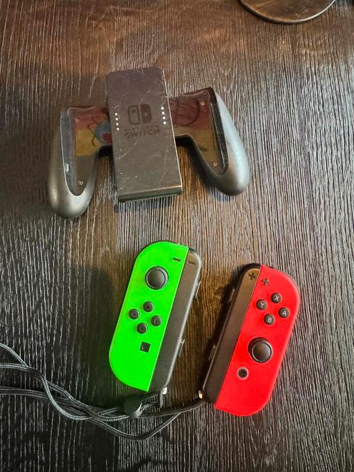 Nintendo Switch Joy Con set Rood/Groen incl Controller Grip, Spelcomputers en Games, Spelcomputers | Nintendo Consoles | Accessoires