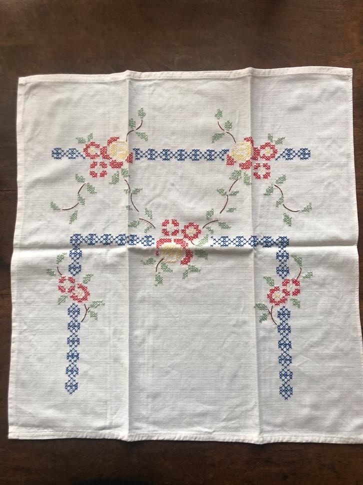 Vintage Geborduurde Theedoek Wit met Bloemen, Huis en Inrichting, Keuken | Textiel, Gebruikt, Theedoek of Handdoek, Wit, Ophalen of Verzenden