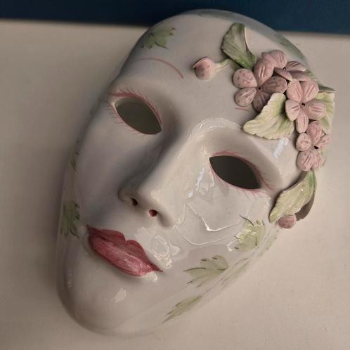 Venetiaans masker van aardewerk met bloemen, Antiek en Kunst, Antiek | Keramiek en Aardewerk, Ophalen of Verzenden