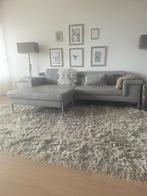 Grijze leren bank + hocker, verstelbare hoofdsteunen, Huis en Inrichting, Banken | Bankstellen, Ophalen