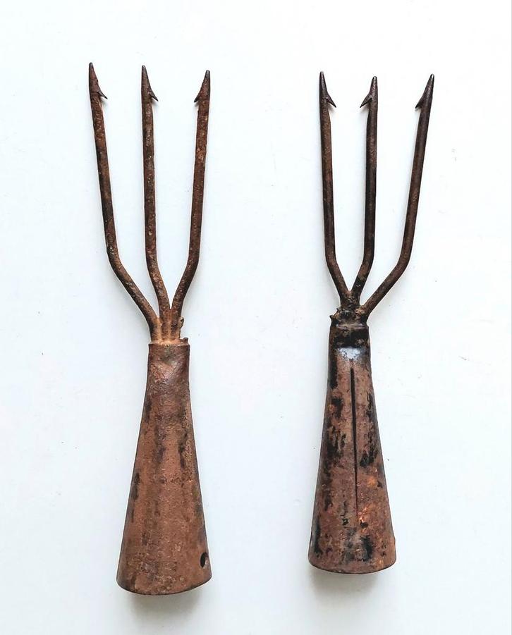 Twee st. Oude Harpoen Palingstekers Speer Visserij Stropen, Antiek en Kunst, Antiek | Gereedschap en Instrumenten, Verzenden