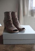 Officine creative peeptoe laarzen sandalen beige of brons 40, Kleding | Dames, Schoenen, Ophalen of Verzenden, Zo goed als nieuw