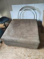 Prachtige suède poef / hocker - zeer goede kwaliteit!, Huis en Inrichting, Banken | Voetenbanken en Poefen, Ophalen, Zo goed als nieuw