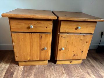 2 Grenen Nachtkastjes