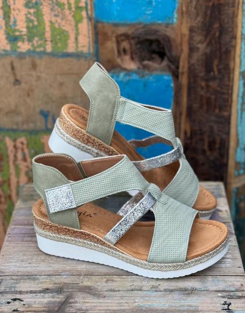 Trendy Zomers Sleehak groen/Silver maat 40, Kleding | Dames, Schoenen, Nieuw, Sandalen of Muiltjes, Groen, Ophalen of Verzenden