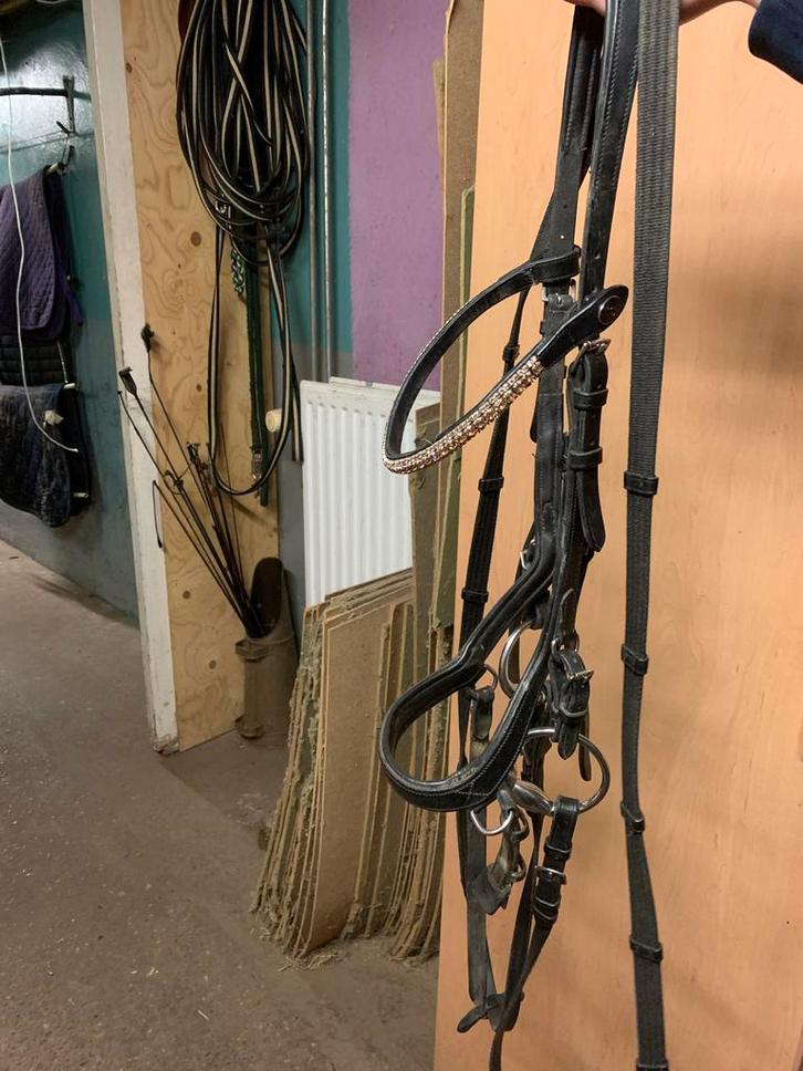 Anatomisch, hoofdstel, Dieren en Toebehoren, Paarden en Pony's | Hoofdstellen en Tuigage, Zo goed als nieuw, Dressuur, Ophalen of Verzenden