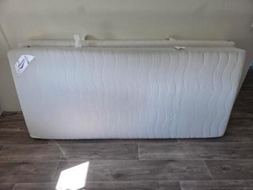 2x Merediso eenpersoonsmatras 90x200 met uitwasbare hoes beschikbaar voor biedingen