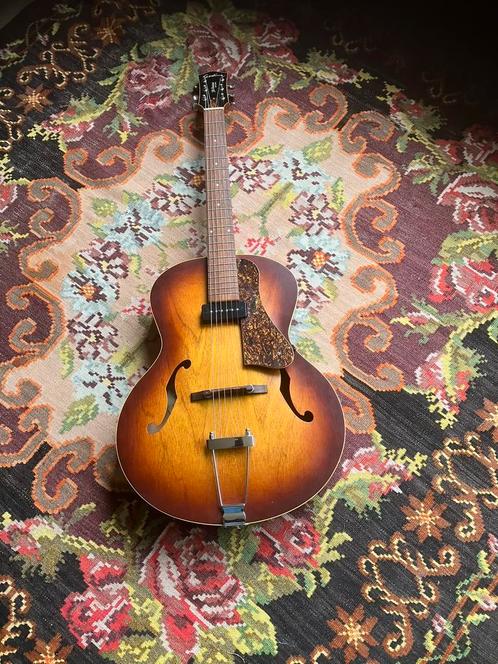 Godin 5th avenue archtop gitaar, Muziek en Instrumenten, Snaarinstrumenten | Gitaren | Elektrisch, Zo goed als nieuw, Hollow body