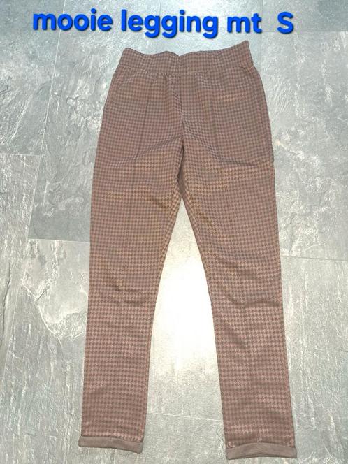 Mooie leggings ,
1x mt S, iets glanzend stof enkele keren, Kleding | Dames, Broeken en Pantalons, Zo goed als nieuw, Lang, Ophalen of Verzenden
