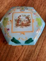 Prachtig opbergdoosje van melkglas., Ophalen of Verzenden