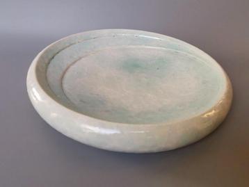Keramiek schaal met reliëf en opaline achtige glazuur ( info beschikbaar voor biedingen