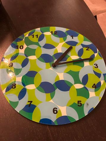 Wandklok (glas) voor de kinderkamer beschikbaar voor biedingen