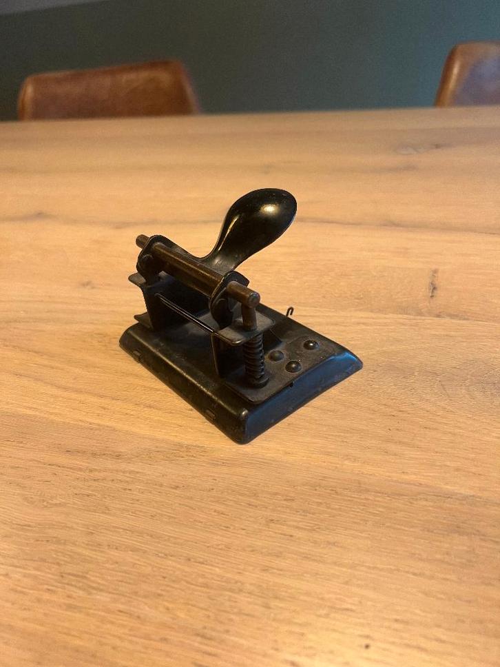 Vintage Leitz perforator no 8, Antiek en Kunst, Antiek | Kantoor en Zakelijk, Ophalen of Verzenden