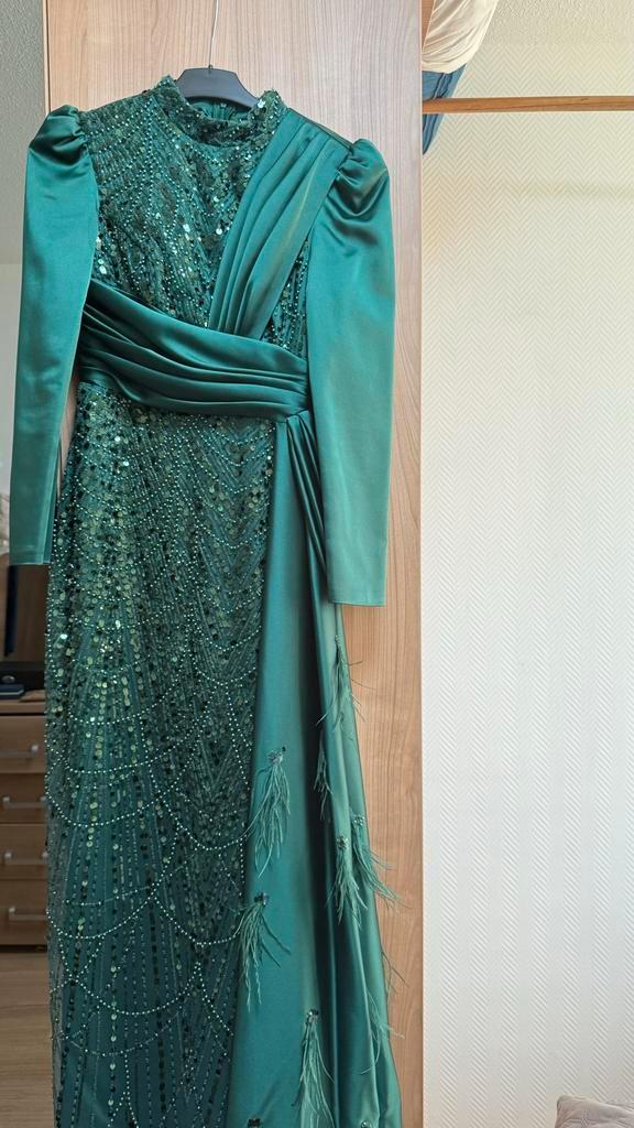 Prachtige Abiye Gelegenheidsjurk, Kleding | Dames, Jurken, Zo goed als nieuw, Maat 38/40 (M), Groen, Onder de knie, Ophalen of Verzenden