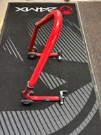 Paddockstand motor achter, Ophalen