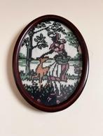 NIEUW Gehaakte figuren vrouw/hond als wanddecoratie in lijst, Minder dan 50 cm, Nieuw, Ophalen of Verzenden, Minder dan 50 cm
