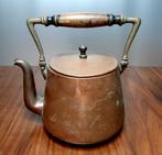 Antiek koperen theepotje met messing handvat. 19,5 cm. H., Ophalen of Verzenden, Koper