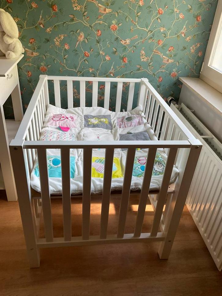 Verstelbare bobita box en commode, Kinderen en Baby's, Boxen, Zo goed als nieuw, Rechthoekig, In hoogte verstelbaar, Boxkleed
