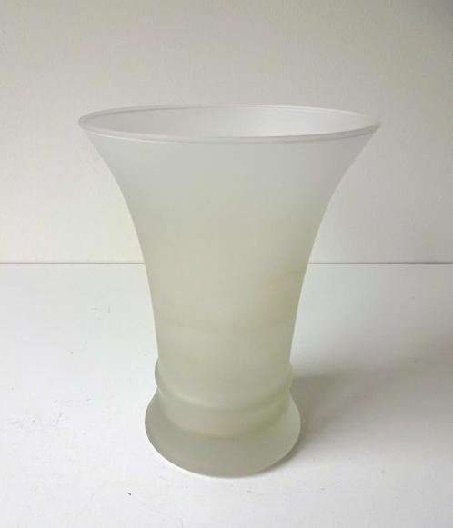 Glazen vaas wit met mat oppervlak en wijde hals 3614-g, Antiek en Kunst, Antiek | Glas en Kristal, Ophalen of Verzenden