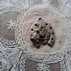 KETTINGHANGER PAARDENHOOFD MET HOEFIJZER VINTAGE, Verzenden, Gebruikt, Minder dan 4 cm, Overige materialen