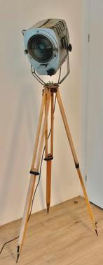 Vintage Film Spot met Houten Driepoot, Gebruikt, Vintage, Ophalen of Verzenden, 150 tot 200 cm