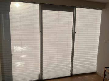 Luxaflex plisé gordijnen lichtgrijs beschikbaar voor biedingen