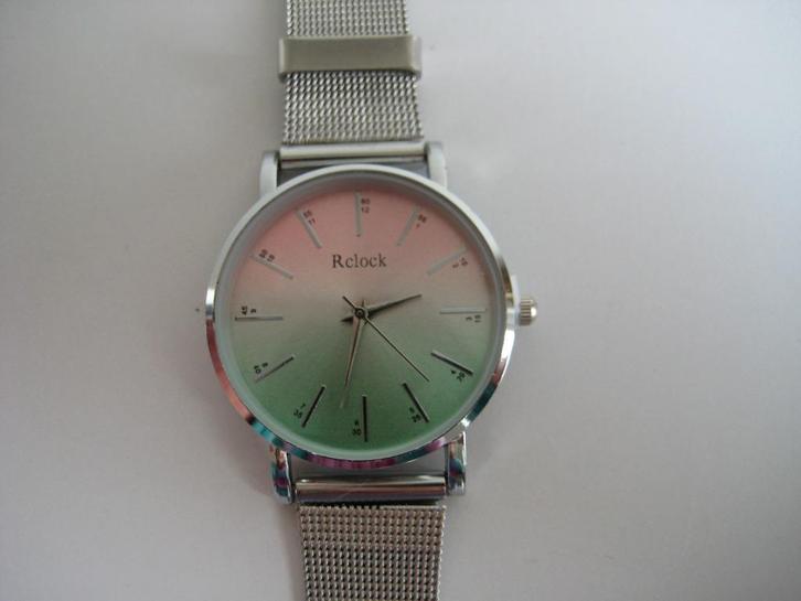 Zilverkleurig horloge met gekleurde wijzerplaat NIEUW!, Sieraden, Tassen en Uiterlijk, Horloges | Dames, Nieuw, Polshorloge, Overige merken