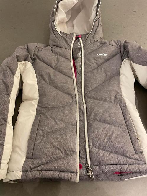 Wedze wintersportjas, Kinderen en Baby's, Kinderkleding | Maat 128, Zo goed als nieuw, Meisje, Jas, Ophalen of Verzenden