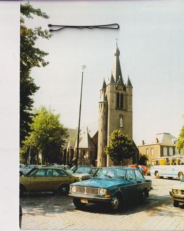 Valkenswaard met auto's, St Nicolaas kerk auto's, Volvo 144 beschikbaar voor biedingen