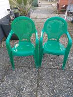 Twee groene plastic tuinstoelen, Tuin en Terras, Ophalen