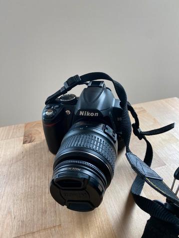 Nikon D3000 digitale spiegelreflex camera beschikbaar voor biedingen
