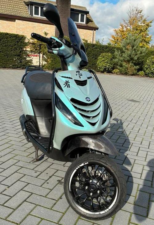 Piaggio Zip SP 80cc Malossi Full – Custom, Fietsen en Brommers, Scooters | Piaggio, Zo goed als nieuw, Zip, Maximaal 45 km/u, Benzine